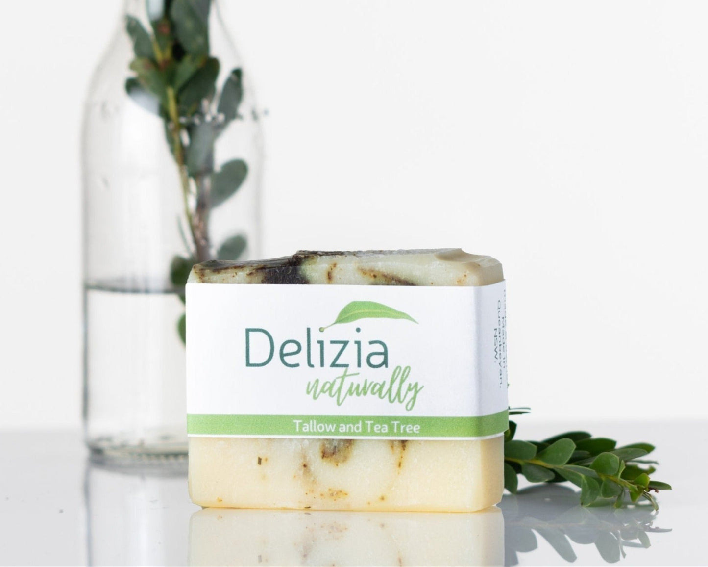 Tallow-soap-Teatree-soap-sheep-tallow-botanicals-essential oils – green-white-Delizianaturally